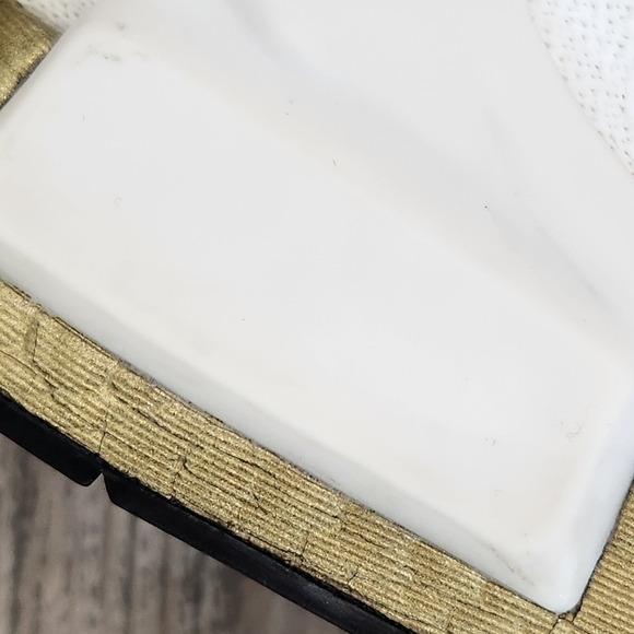 ADIDAS NMD R1 V2 Gold Boost Running Lace Stretch Sneakers White, US Men's 7.5 - Picture 6 of 11